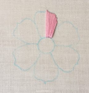 Stitching a motif with satin stitch | Epida Studio